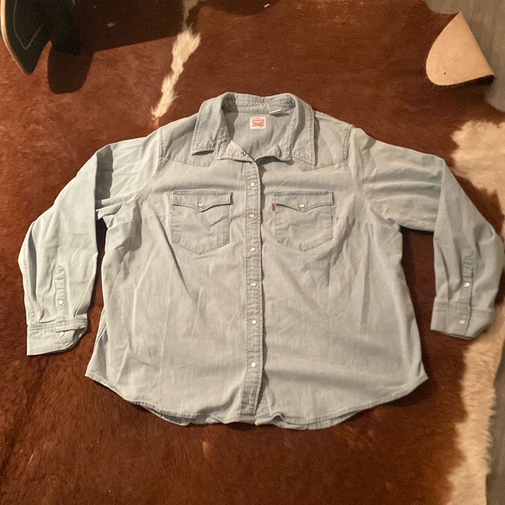 Vintage Levi’s denim pearl snap